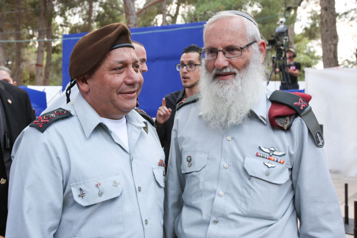 רוכך סעיף המחייב דתיים לשרת עם לוחמות