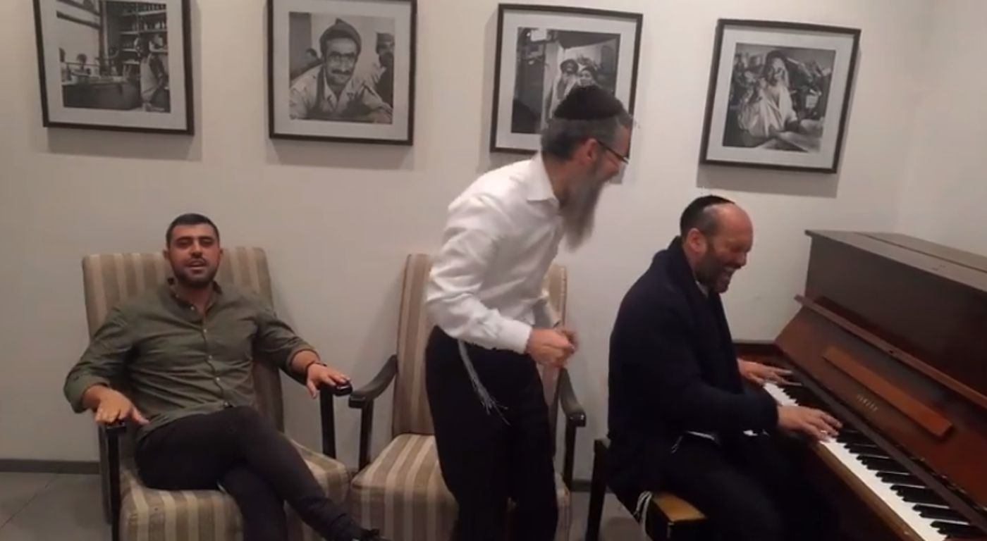 צפו: כשגדולי המוזיקה היהודית באורות של חנוכה