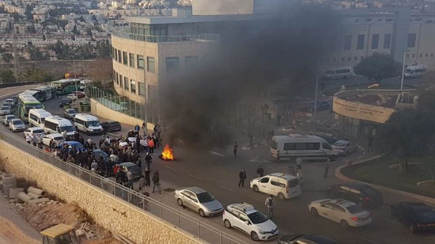 ירושלים: עשרות מפגינים במחאה על פיטורי טבע
