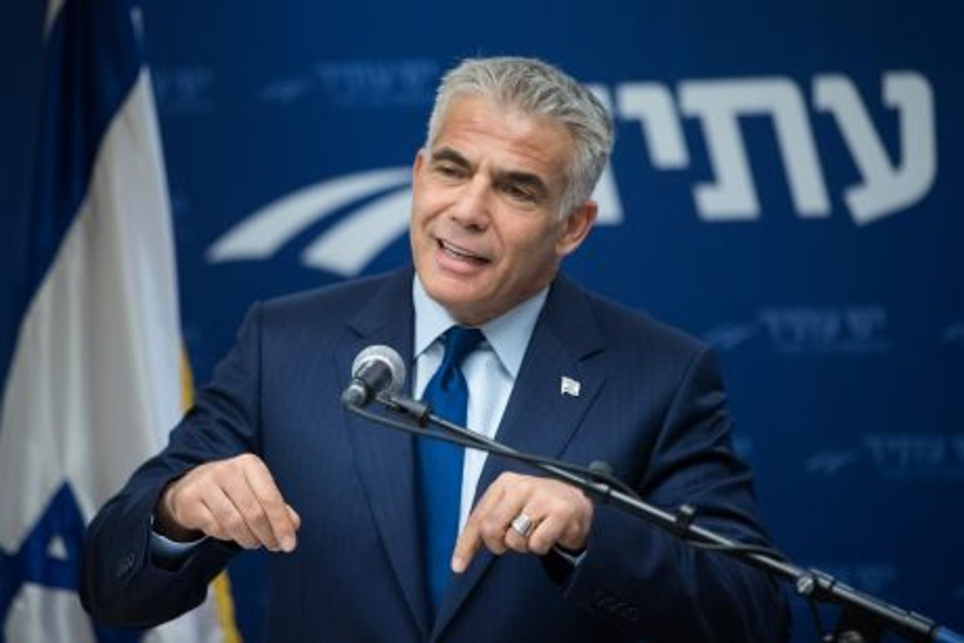 יאיר לפיד מתחייב: לא אחבור לאבי גבאי