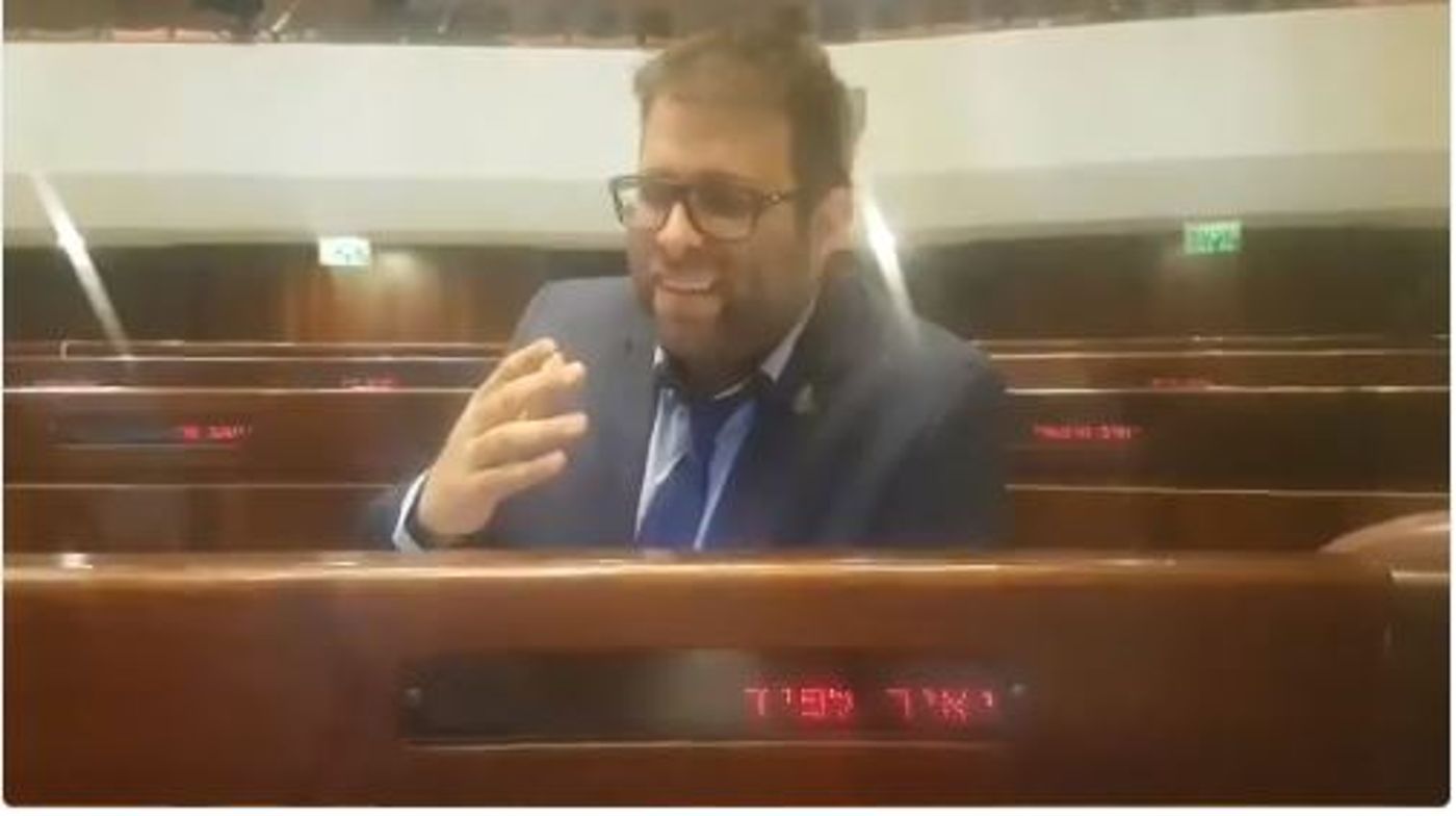 צפו: אורן חזן בחיקוי 'גדול' של יאיר לפיד
