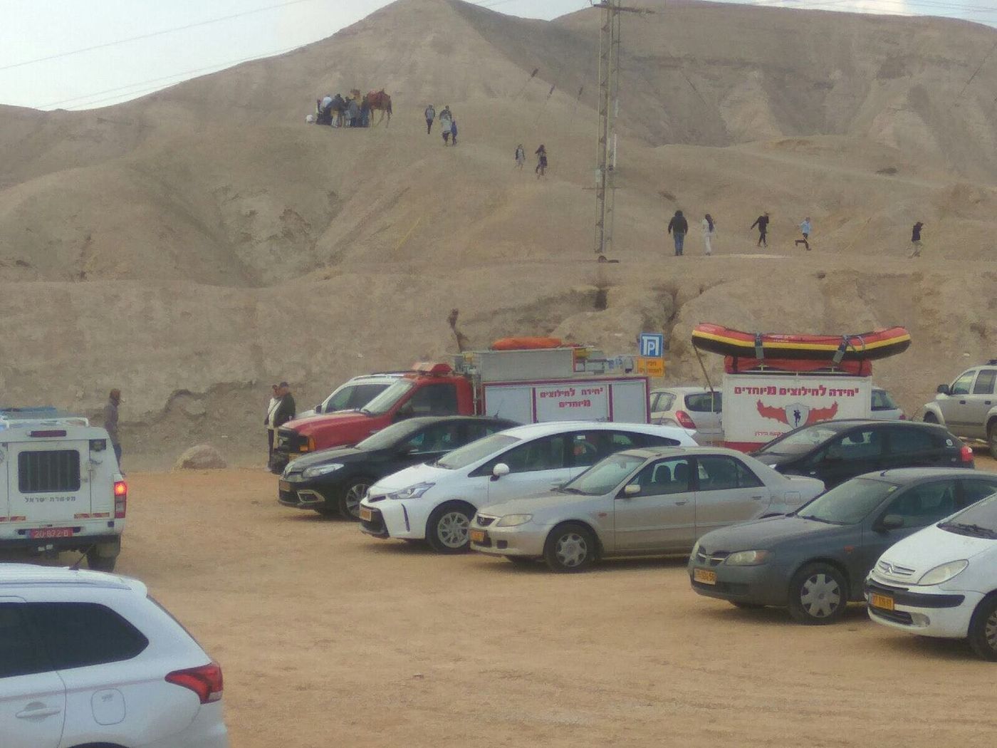 חולצו בשלום ילד בן 11 ואביו שנסחפו בנחל אוג