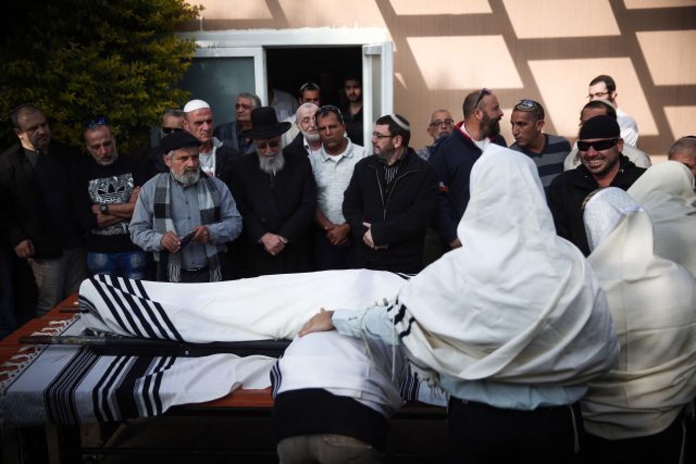 מאות ליוו למנוחות את הרב רזיאל שבח הי"ד