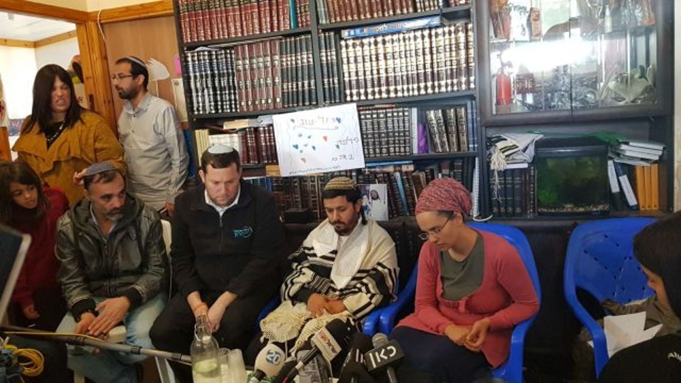 האלמנה יעל בימי השבעה על מות בעלה (קרדיט: רועי חדי)