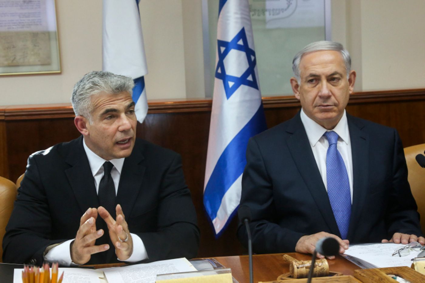 לפיד בשיא של מנדטים, נתניהו צונח