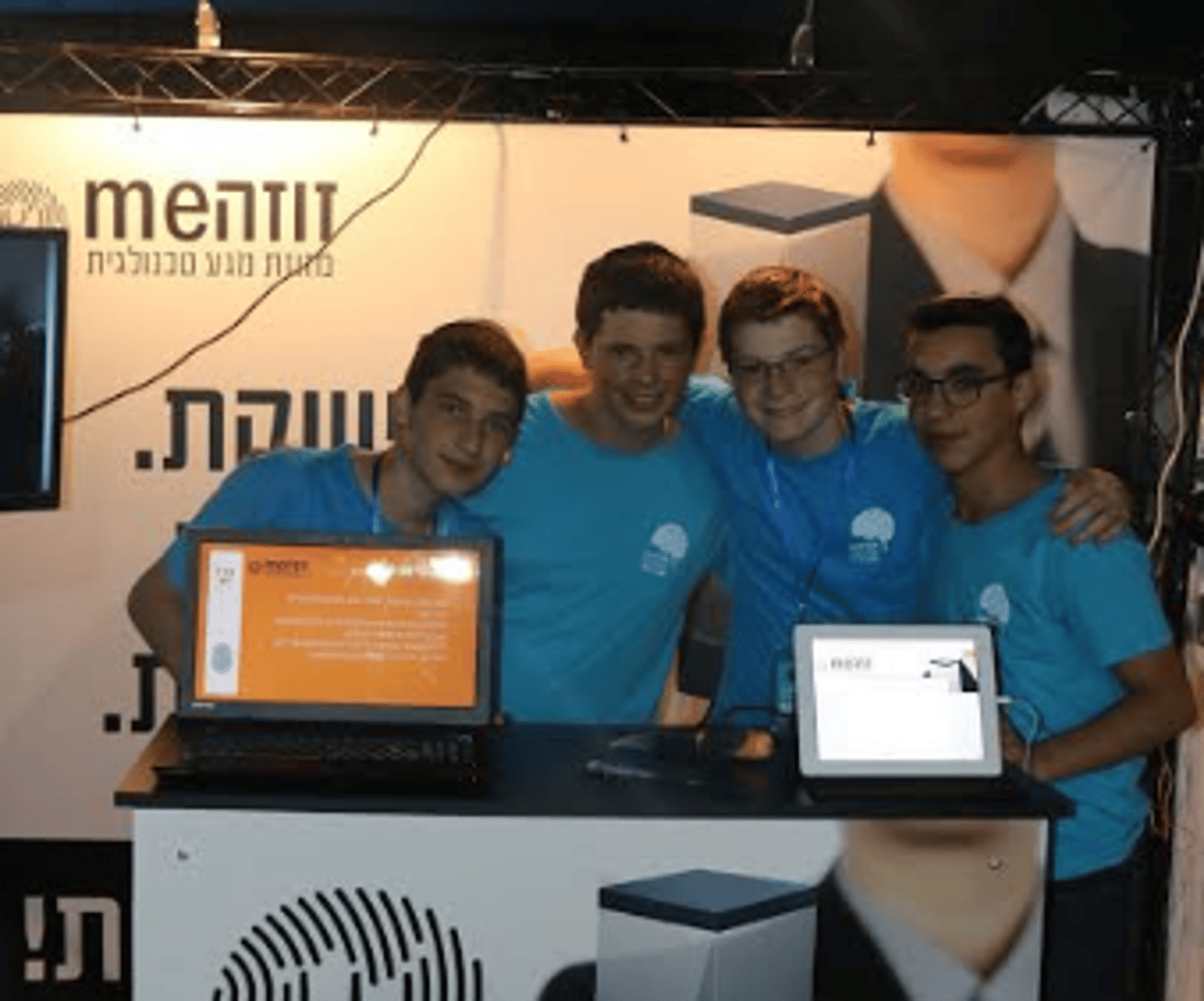 ​תלמידים פיתחו נטלה ללא מגע יד לבעלי מוגבלויות