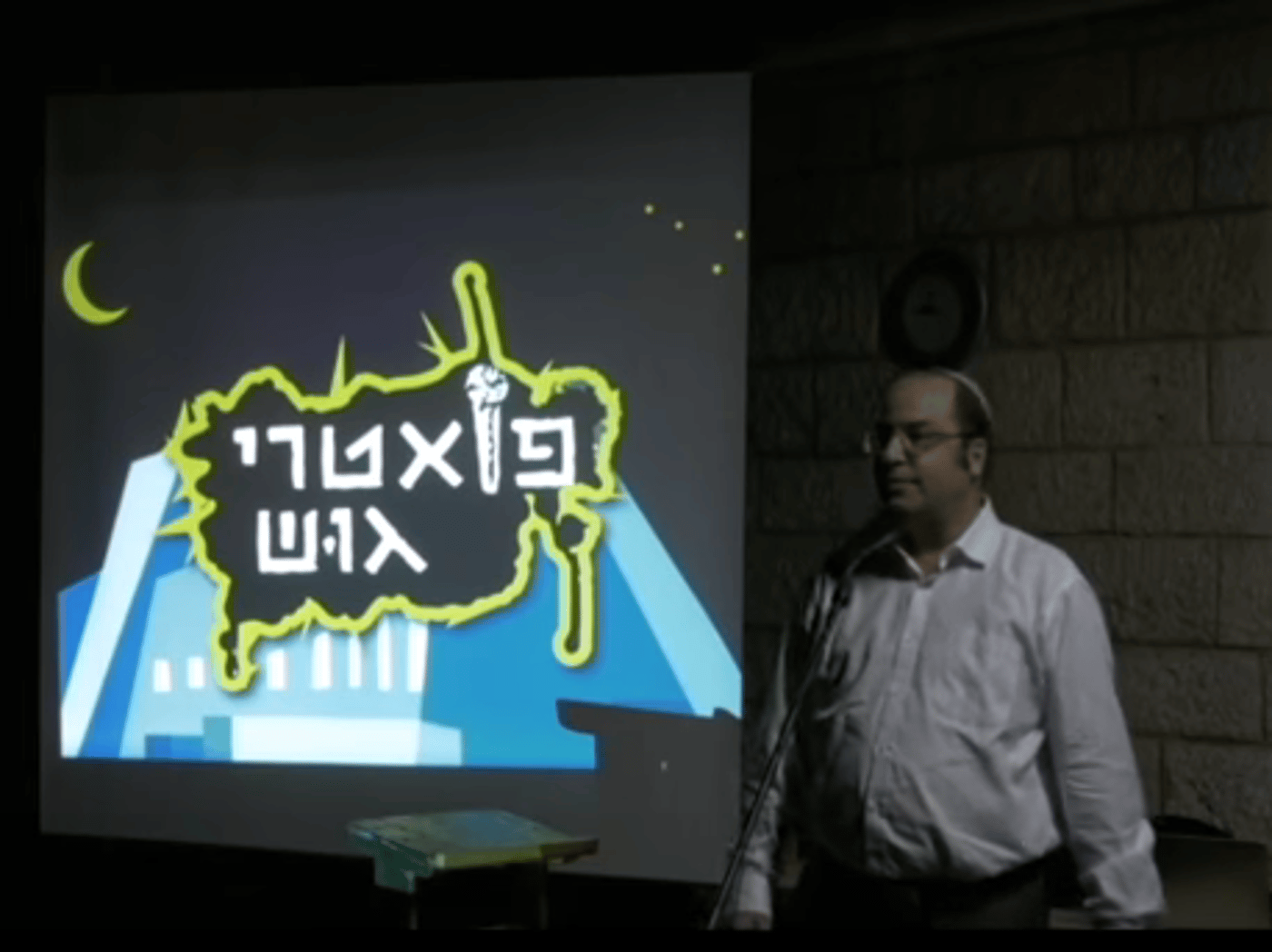 "אל תקרא לי ליברלי": צפו ברב אמנון בזק נותן בראש