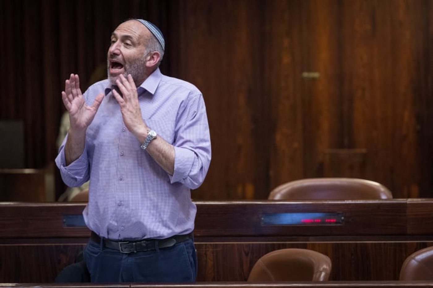 בירן: "אתה הומופוב, תתנצל"; יוגב: "לא תנצחו"