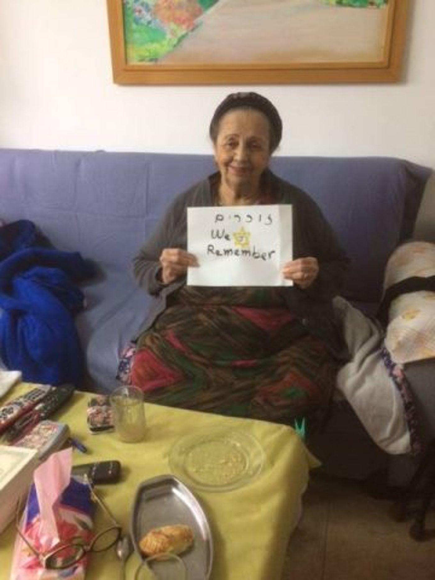 ניצולת השואה מרצלה זרוז מצטלמת לקמפיין