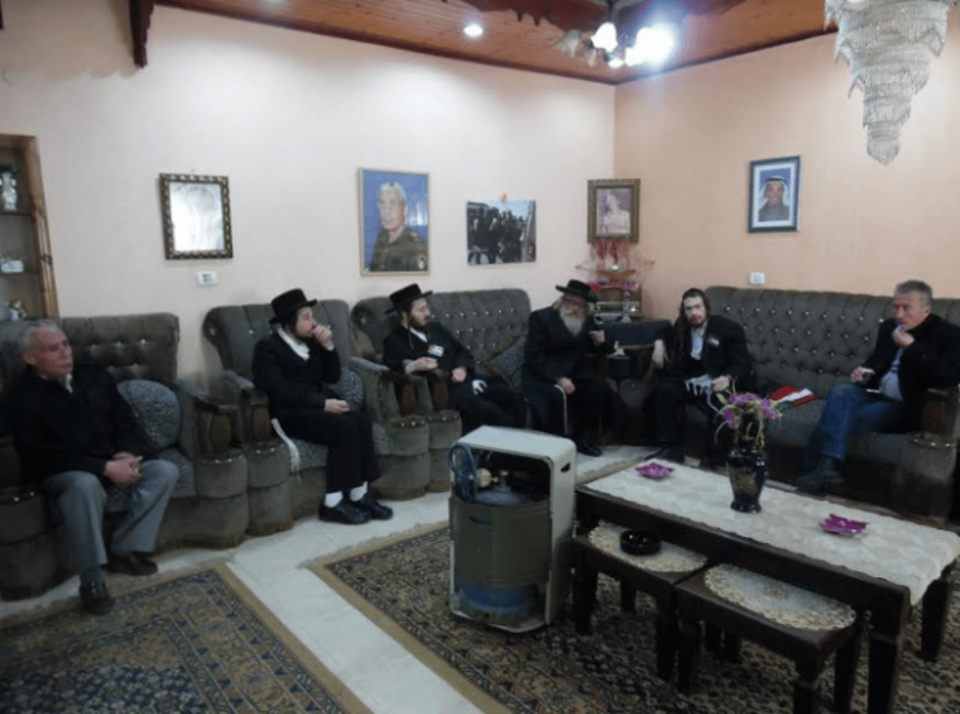 תיעוד: חרדים קיצוניים הגיעו לחזק את משפחת תמימי