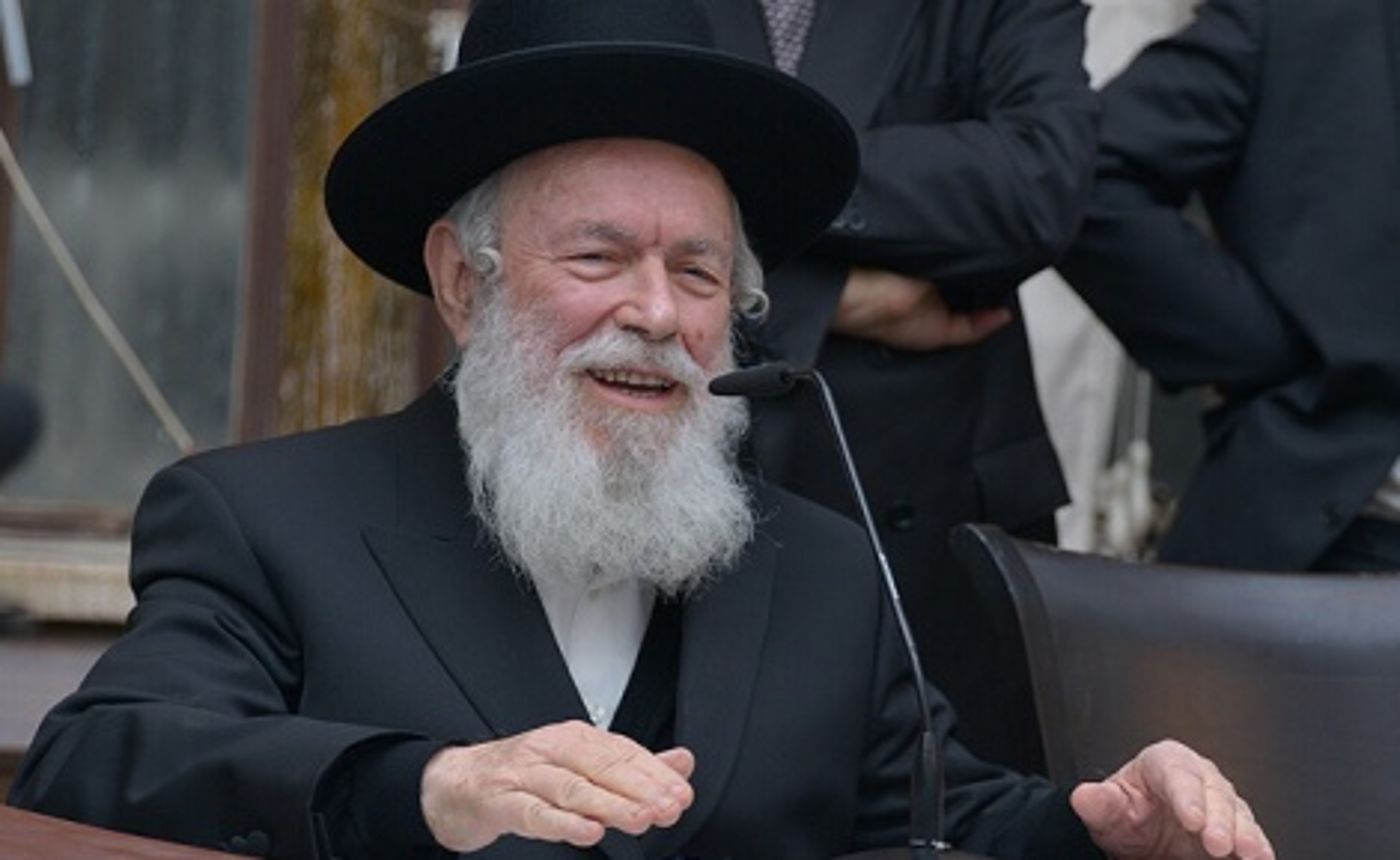 "חובה להקשיב לרופאים". הרב יצחק זילברשטיין