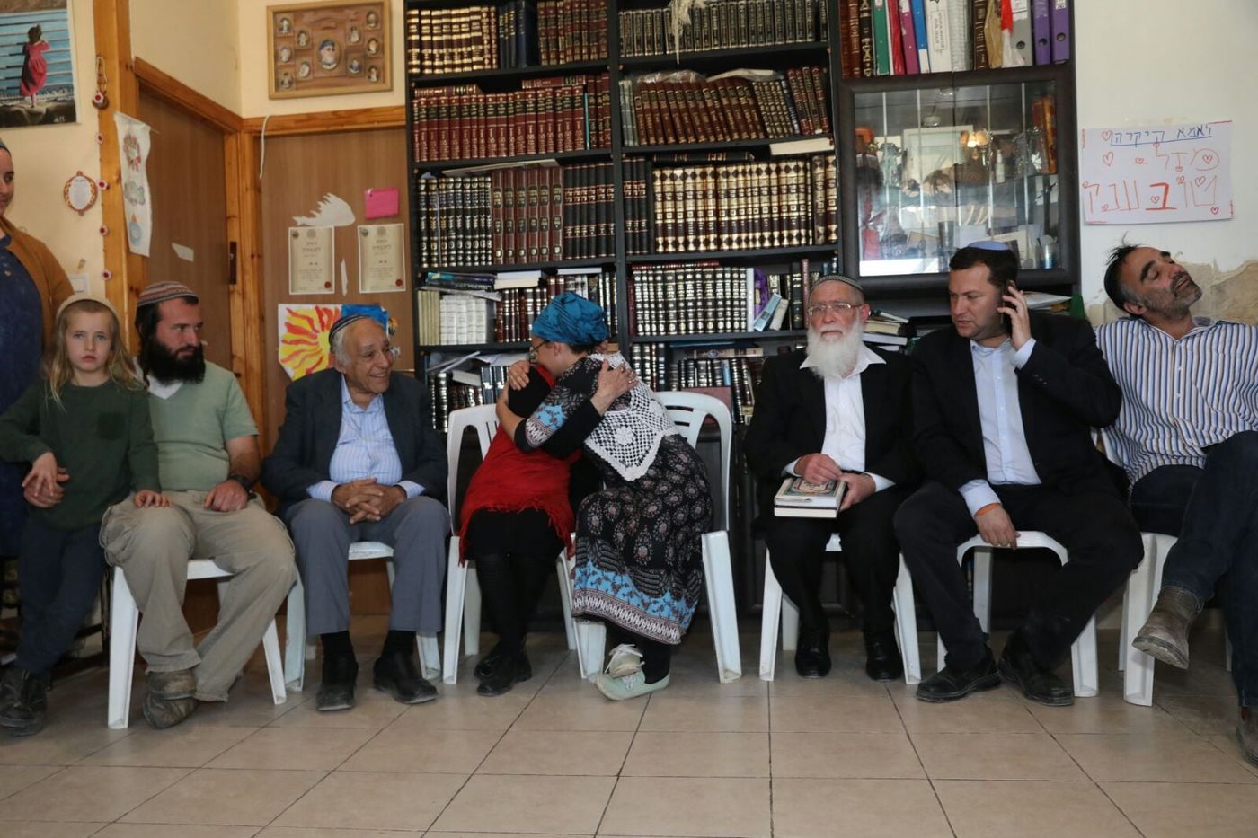 צפו: רגע ההודעה על אישור הישוב חוות גלעד