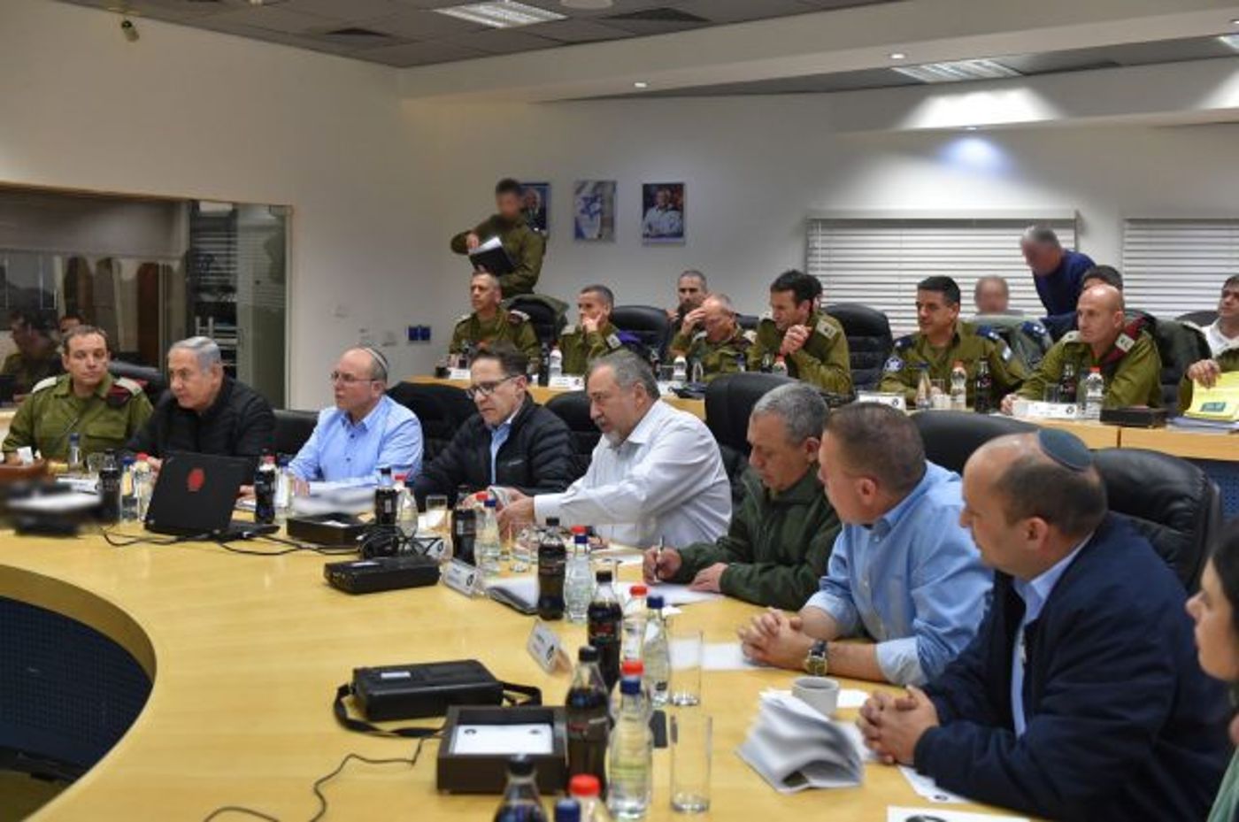 חברי הקבינט ואלופי צה"ל