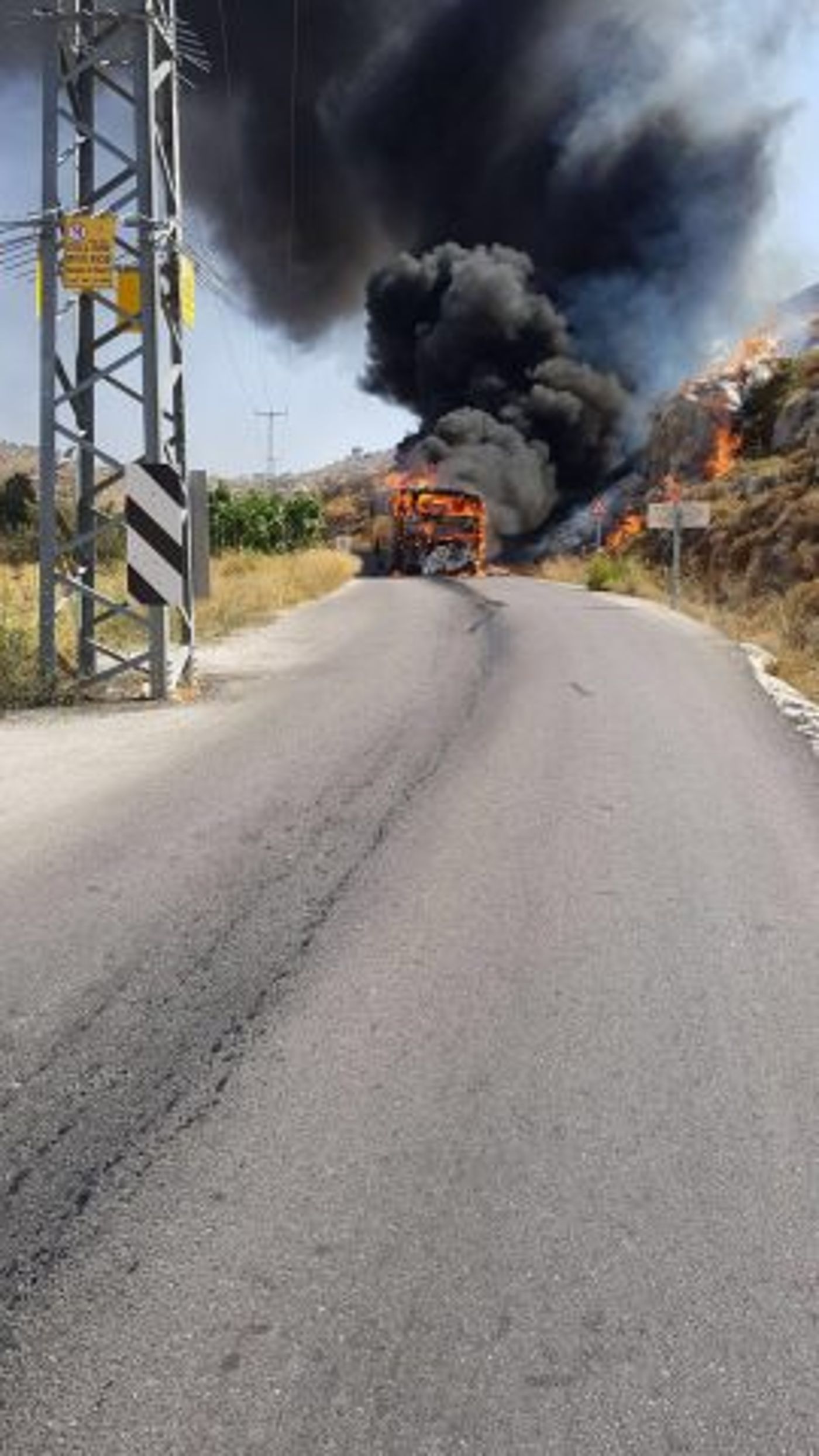 אוטובוס חל"פ בנימין עולה באש