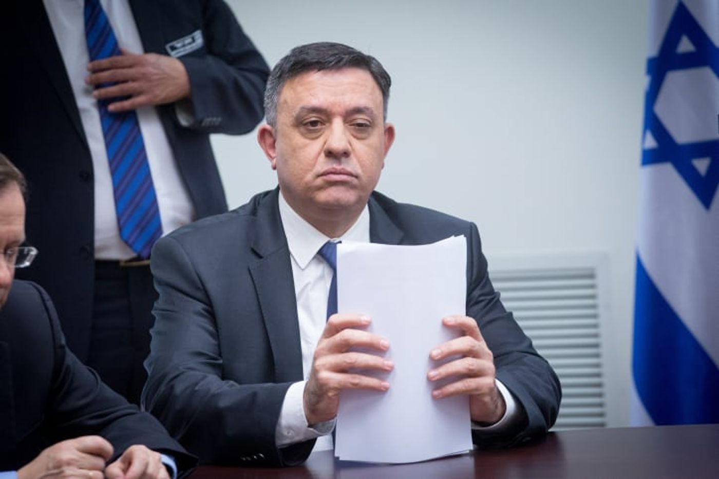 'הכיסא נוח': אבי גבאי במתקפה חריפה על כחלון