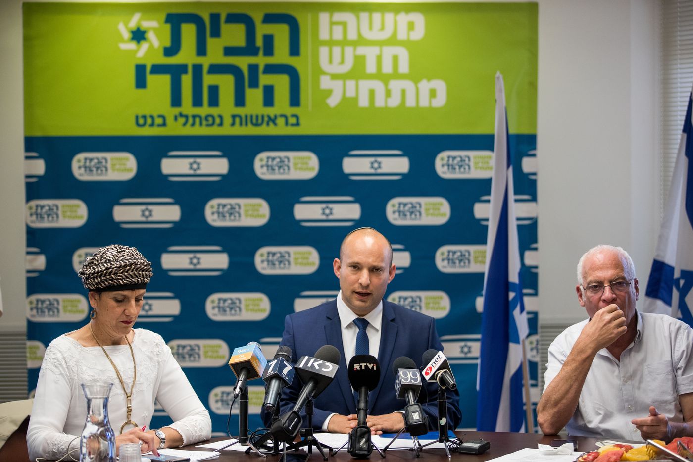 חרף החלטת בנט, אורי אריאל עצר משלחת לפולין