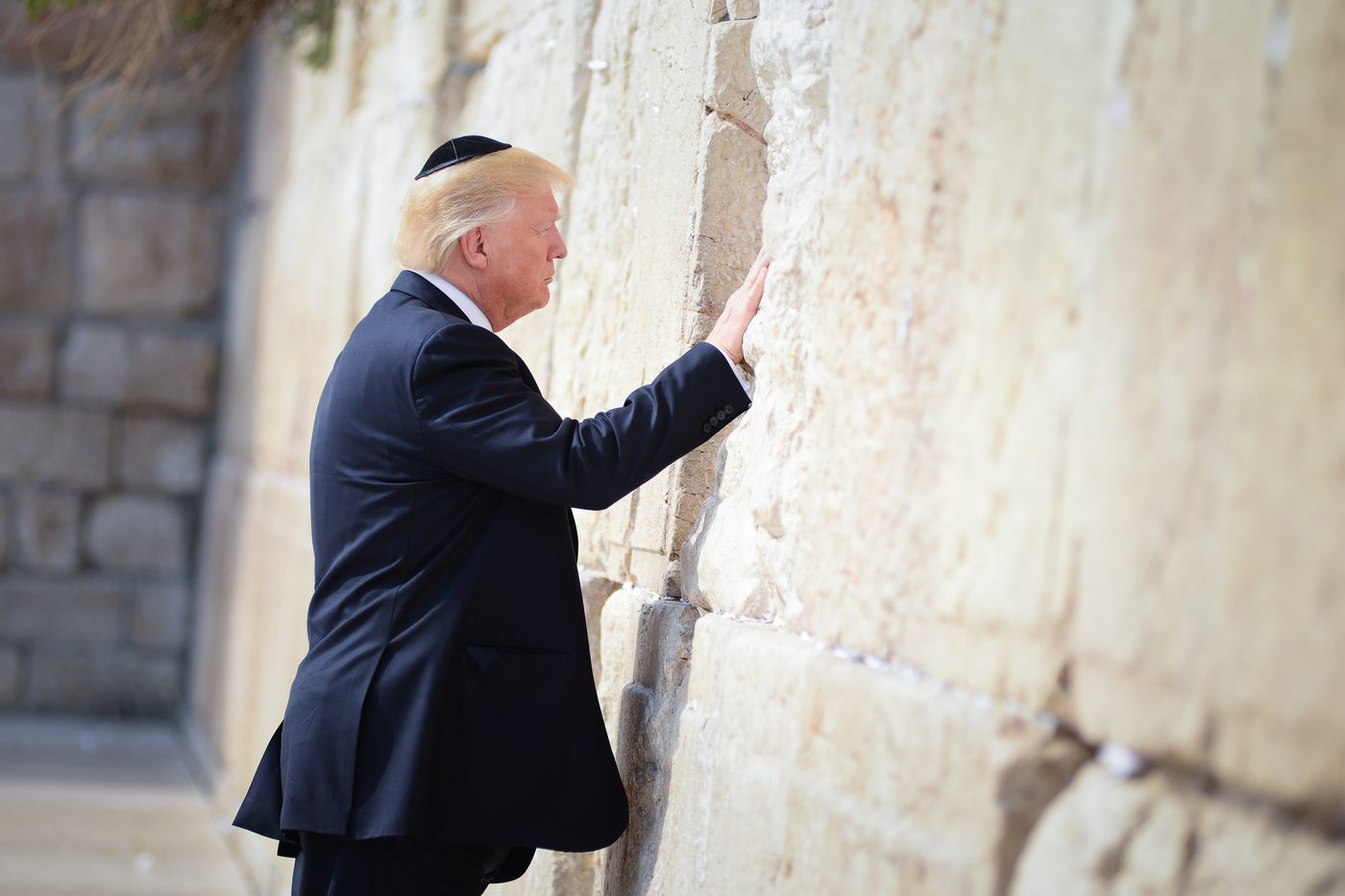 אכזבה בישראל: טראמפ לא יגיע לפתיחת השגרירות