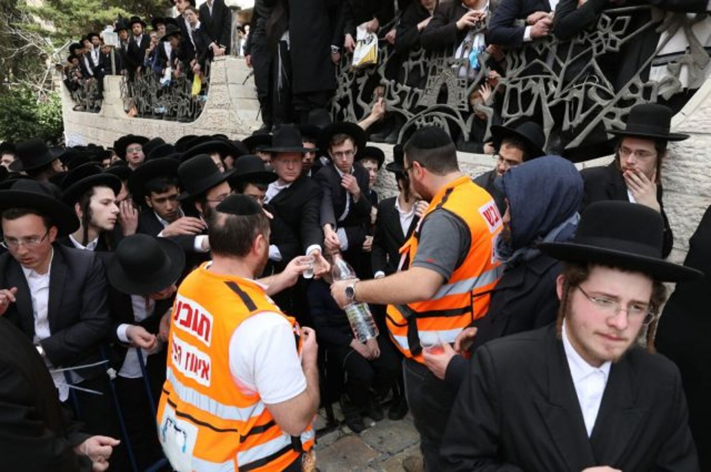 צפו: רבבות השתתפו בהלוויתו של הרב אויערבך זצ"ל