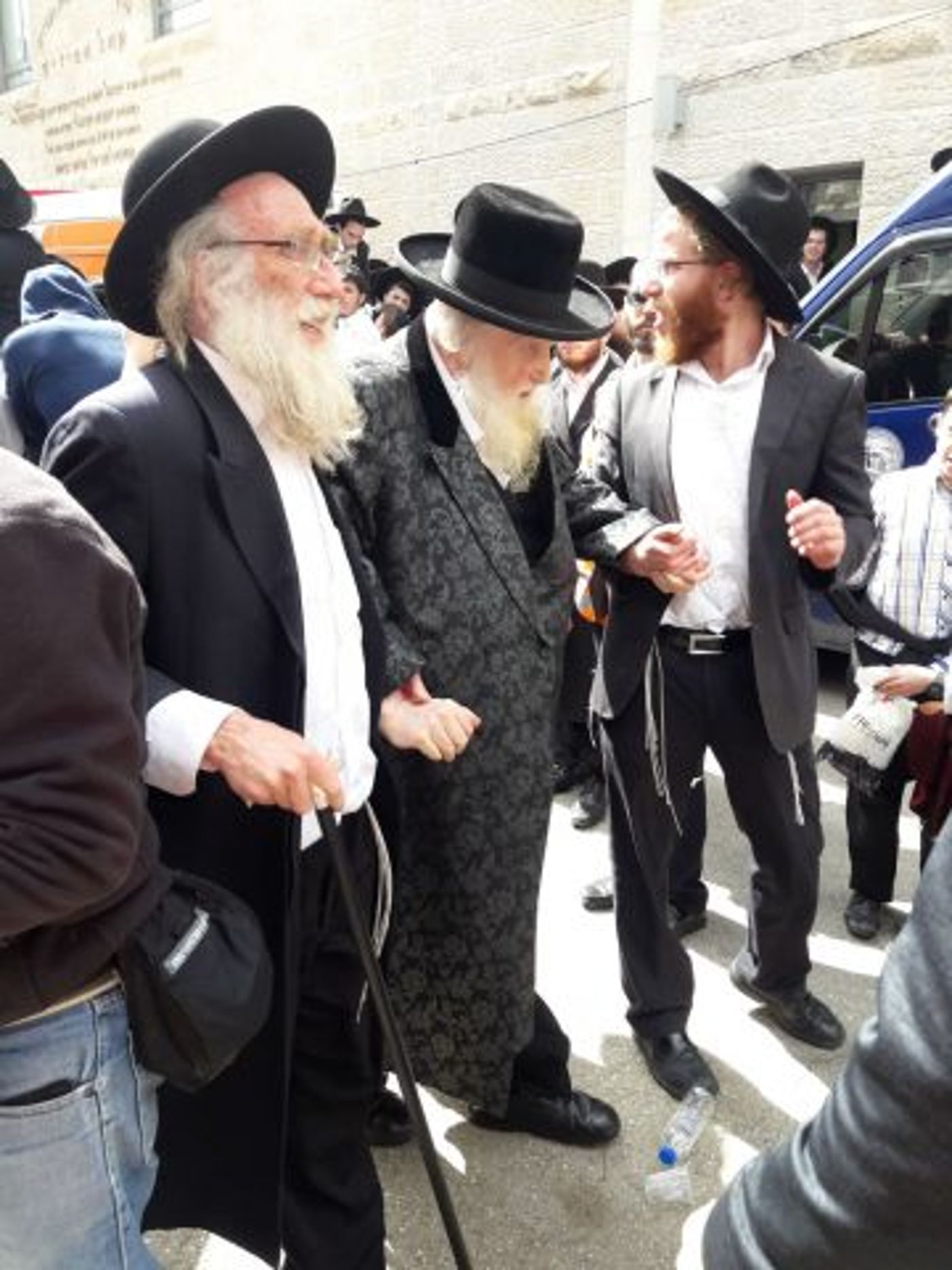צפו: רבבות השתתפו בהלוויתו של הרב אויערבך זצ"ל