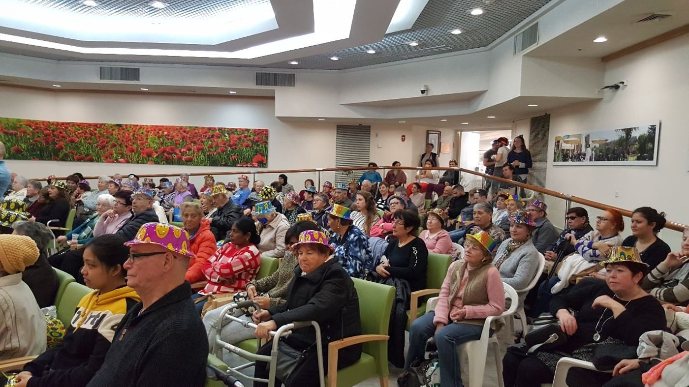 לא נשארו לבד: מסיבת פורים מיוחדת לניצולי שואה
