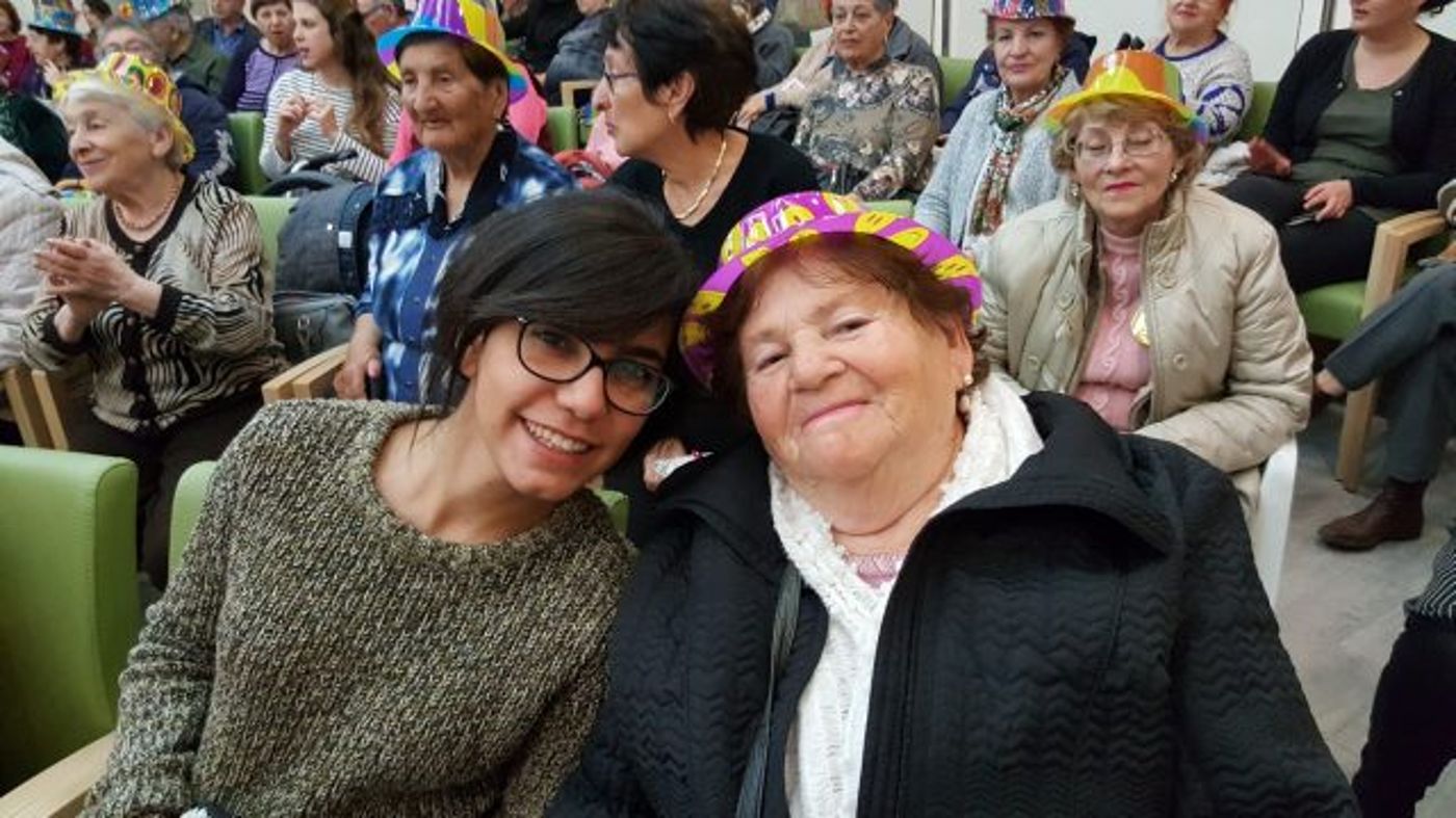 "זה ההישג שלנו". שיר אברהם ואדל במהלך מסיבת הפורים (צילום- D-Light)