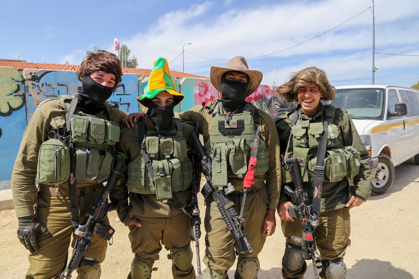 שידור חי: קריאת מגילה עם לוחמי הצנחנים