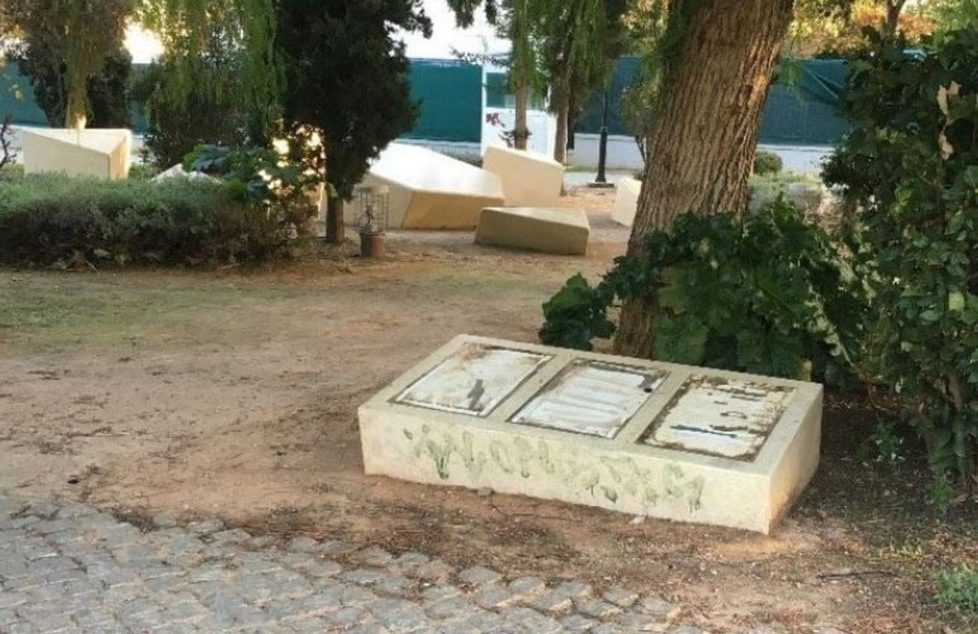 בפעם השלישית: אנדרטת השואה באתונה הושחתה