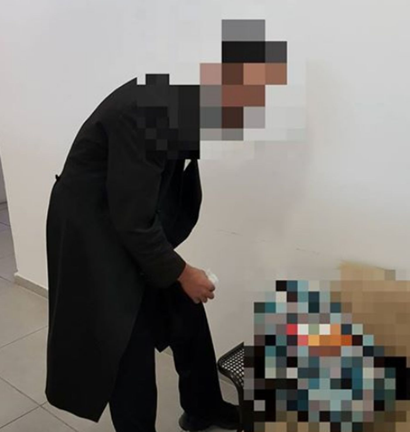 חבר מועצת העיר מזועזע: "הציעו לי להניח תפילין"