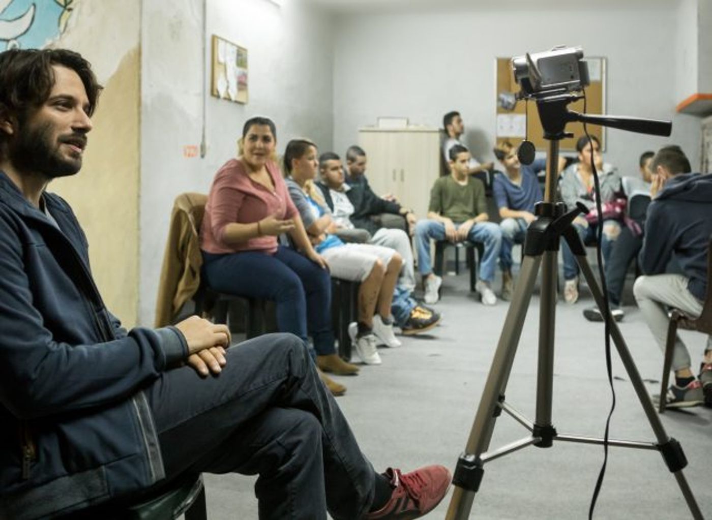 'מוטלים בספק' • המציאות שדוקרת את הדמיון