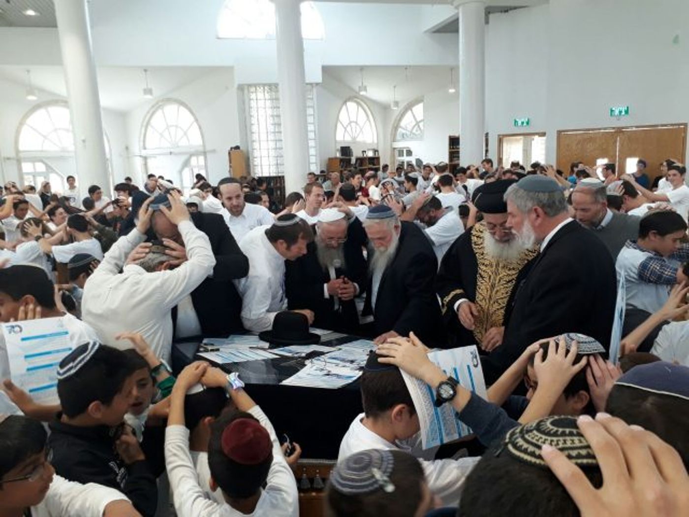 צפו: תפילה המונית לכבוד 70 שנה למדינה