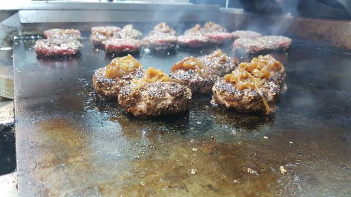 ממפיס: ההמבורגר בעל החזון| ביקורת מסעדות