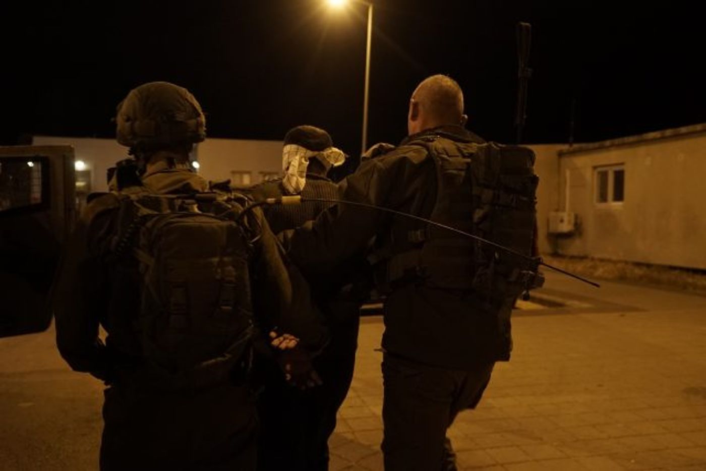 צפו: כוחות צה"ל פועלים בכפר ממנו יצא המחבל