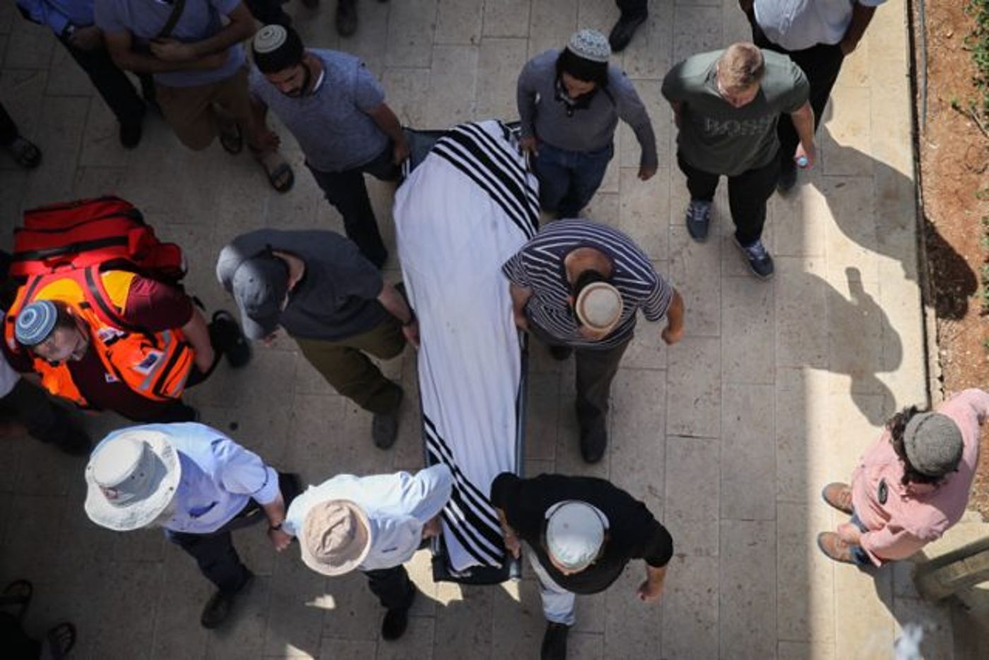 מובא למנוחות.