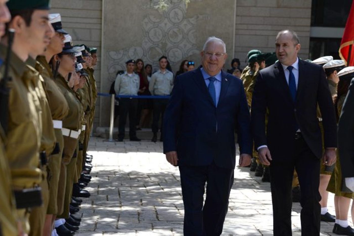 "עלינו להתייצב מול איראן". הנשיא ריבלין ונשיא בולגריה רומן ראדב בקבלת הפנים