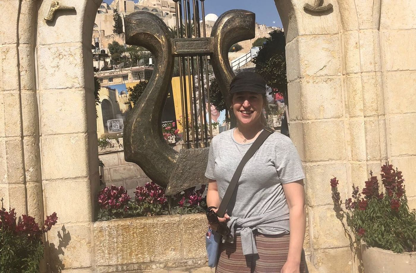 רגע לפני הנאום: הכוכבת ההוליוודית עוצרת בירושלים הקדומה