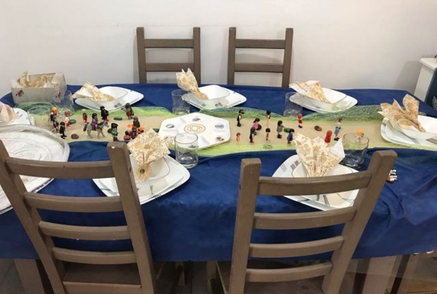רעיון מדליק לליל הסדר: שולחן יציאת מצרים