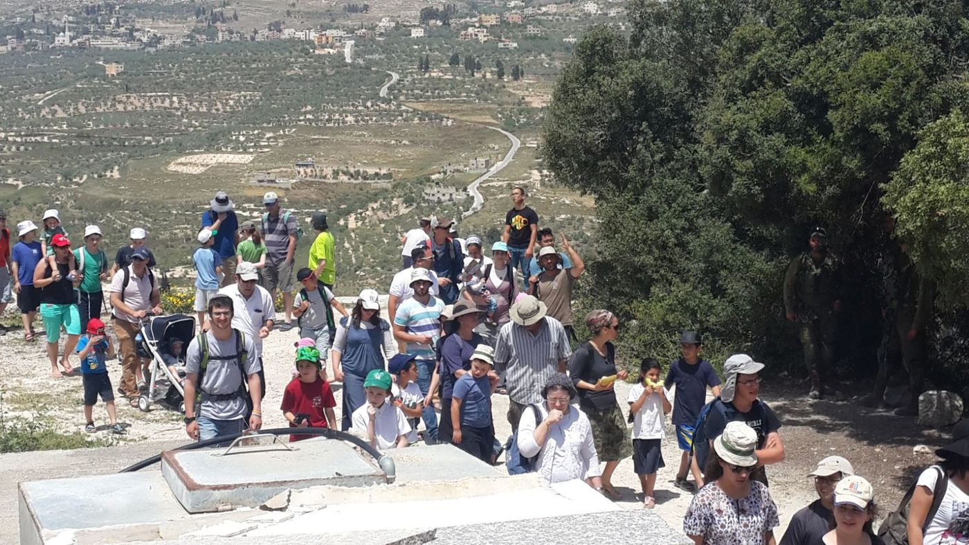 אלפים בשומרון; חגיגת אביב בפסח