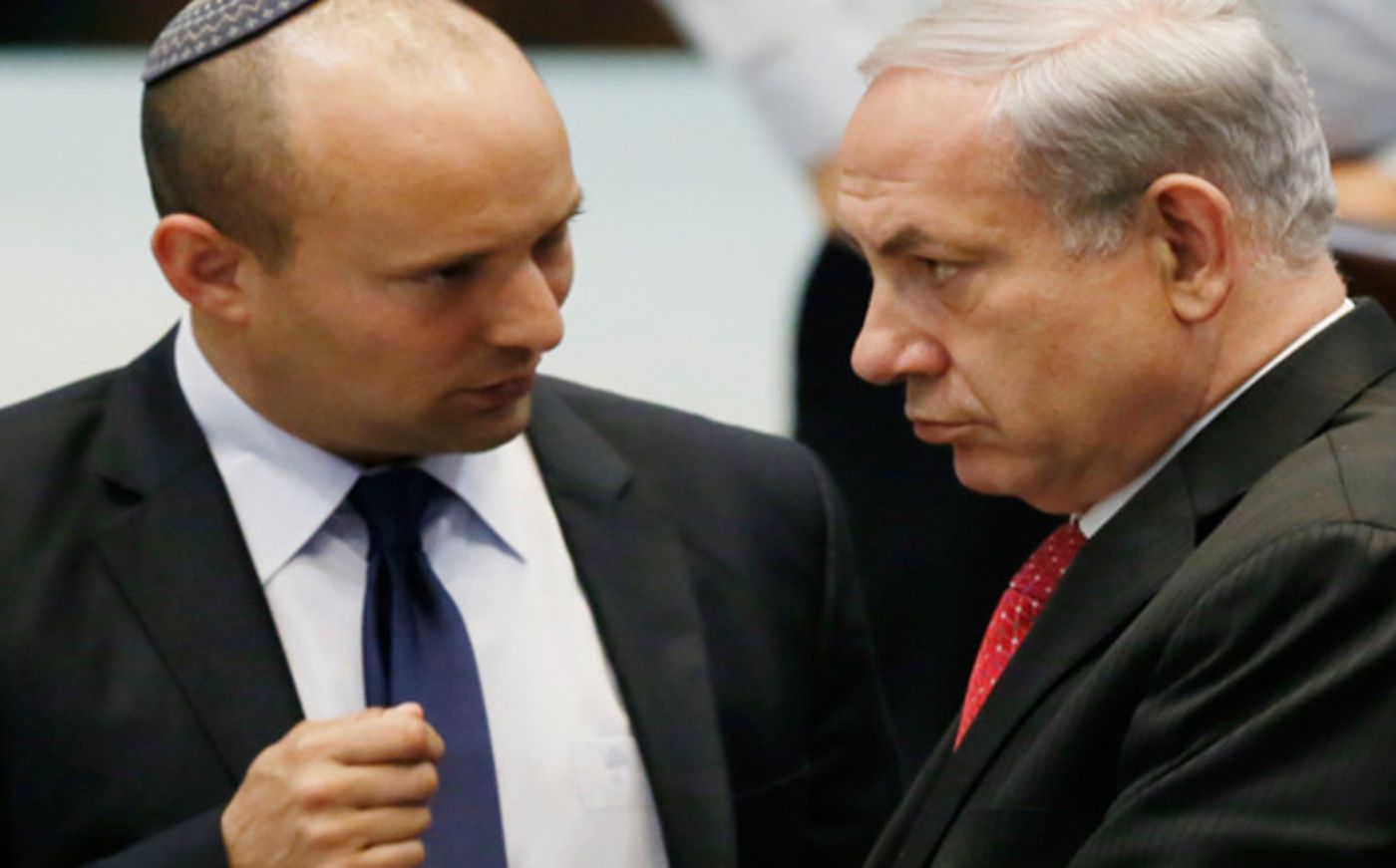 בנט נגד נתניהו: "עשה כל-כך מעט בעניין איראן"