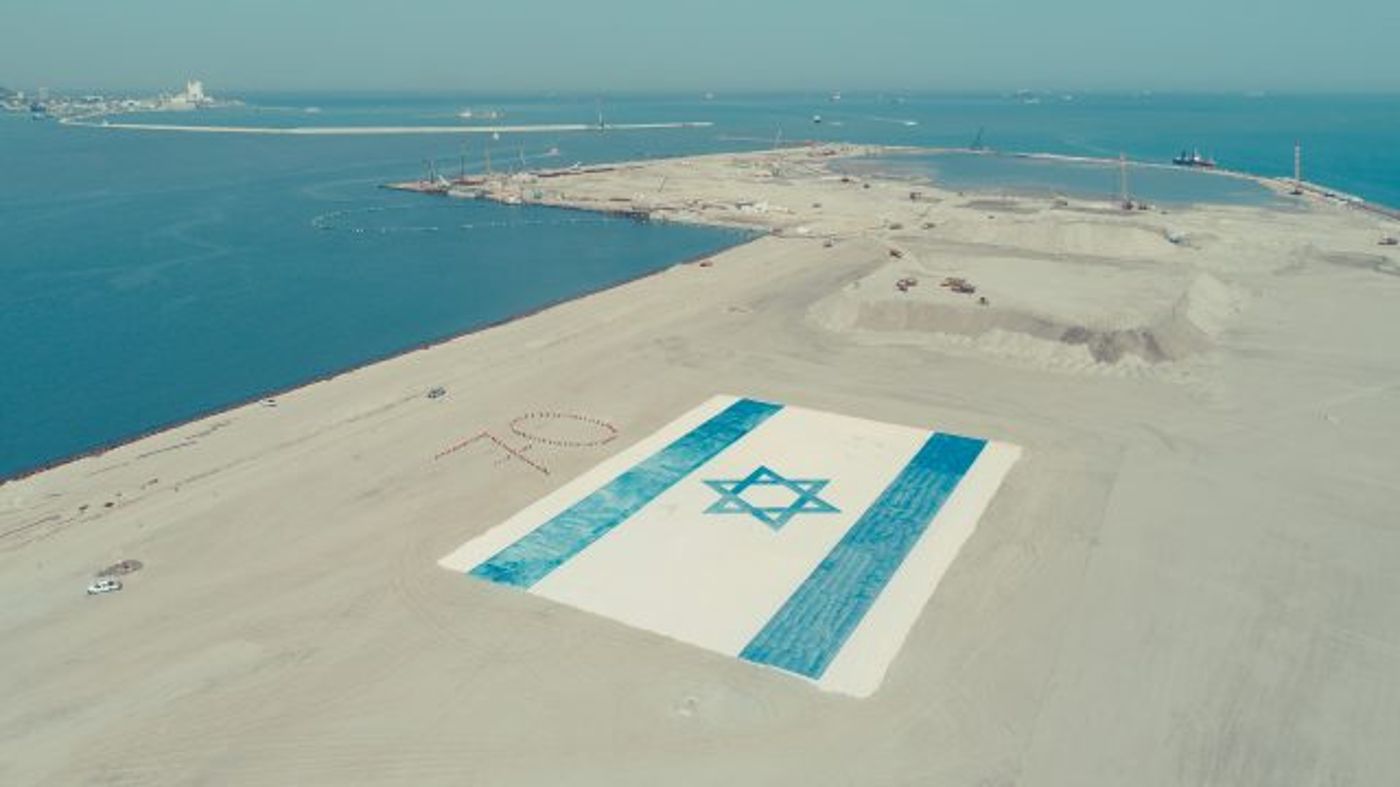 צפו: הדגל הגדול ביותר בארץ- נבנה מאבני חצץ