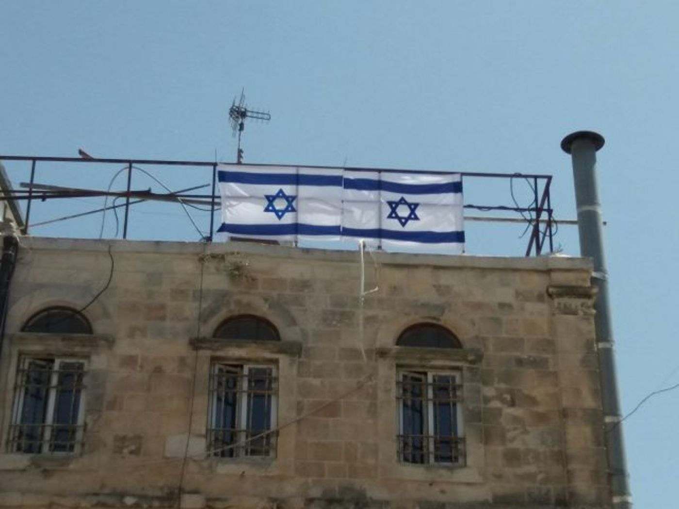 תולים דגלי ישראל במזרח ירושלים ובעיר העתיקה