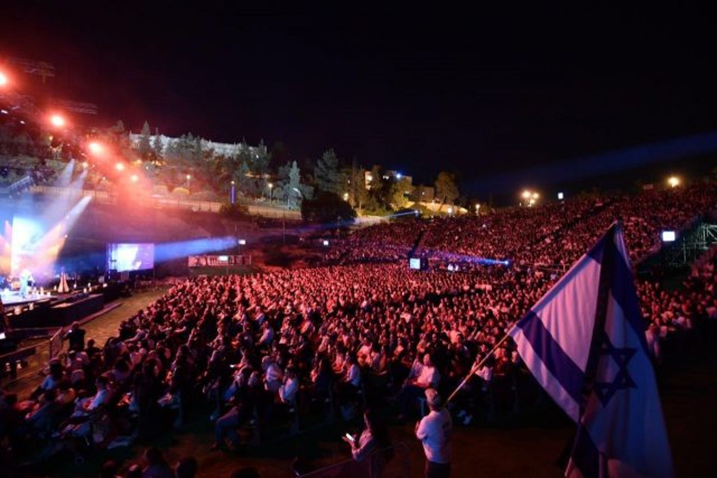 ביום הזיכרון; בנט שולח מסר לאיראן: "אל תנסו אותנו"