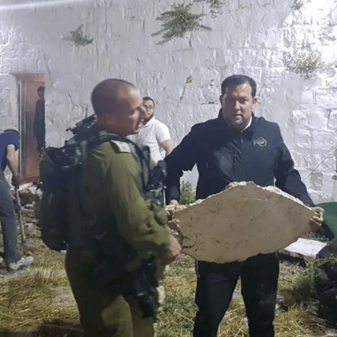 בחסות החשכה • צפו: שיפוץ חשאי בקבר יוסף