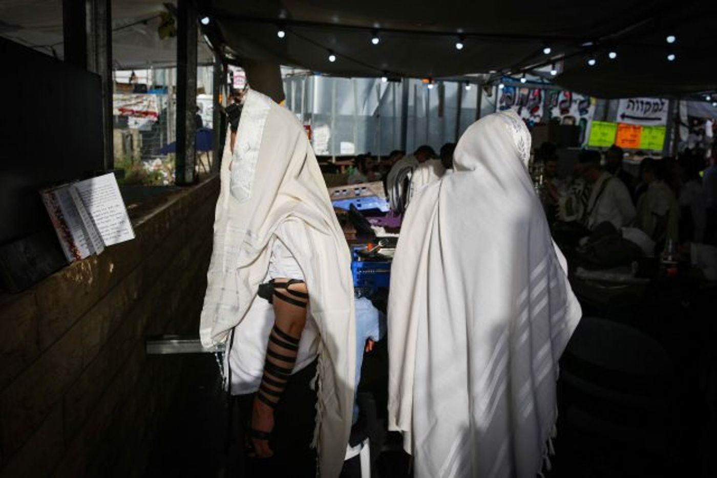 ל"ג שמח: אלפים חוגגים במירון• צפו בגלריה