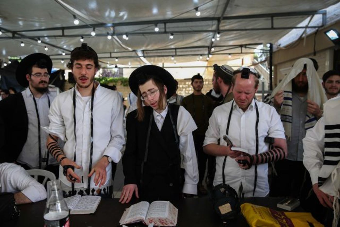 ל"ג שמח: אלפים חוגגים במירון• צפו בגלריה