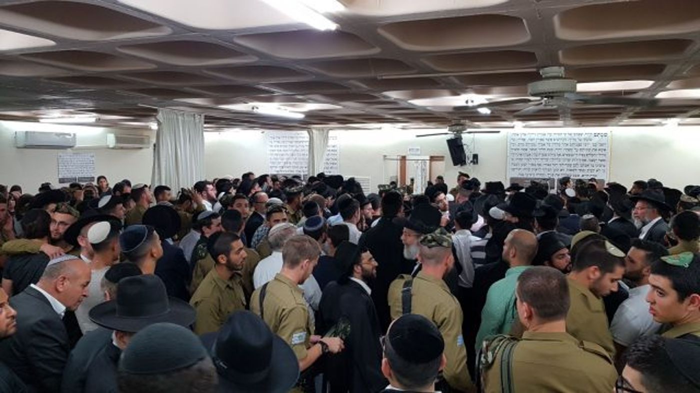מאות נענו לקריאה והשתתפו בהלווית החייל