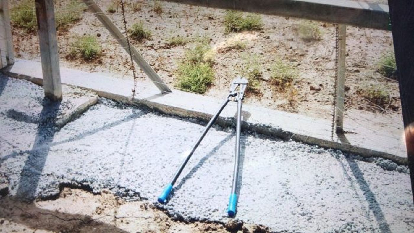 בתמונה: המטען שהוסווה בתוך צבת המשמש לחיתוך חומרים קשים