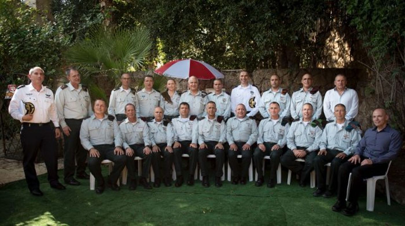 תיעוד נדיר: בן גוריון משביע את פורום מטכ"ל ב- 48'. צפו
