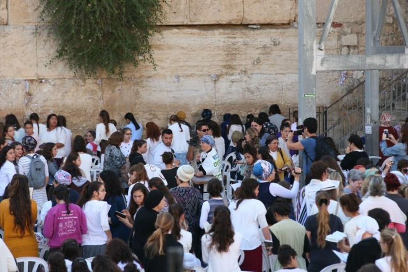 מהומת ענק בכותל: נשות הכותל פרצו לרחבת הנשים
