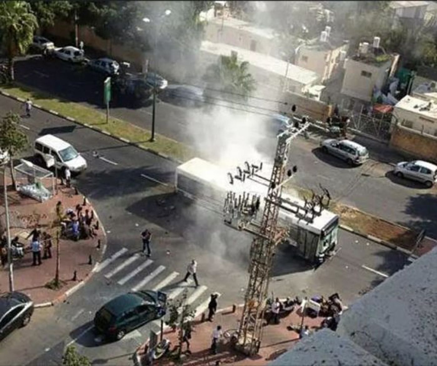 זירת הפיגוע. רחוב שאול המלך בת"א (קרדיט: דוברות משטרת ישראל)