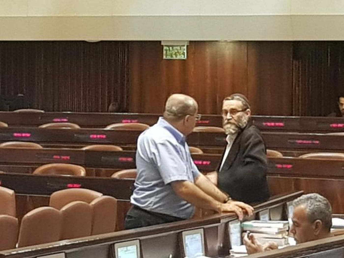 מתאמים עמדות. גפני וטיבי אתמול במליאת הכנסת (קרדיט: בחדרי חרדים)